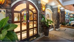 Property entrance - Tara Court Hotel (Pattaya)