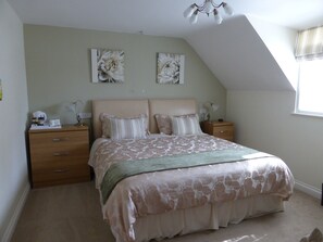 Suite, Ensuite (Super) - Liongate House (Yeovil)