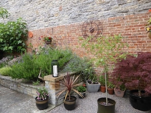 Exterior - Liongate House (Yeovil)