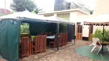 Breakfast, lunch, dinner served; alfresco dining