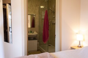 Habitación doble, baño en la habitación | Baño
