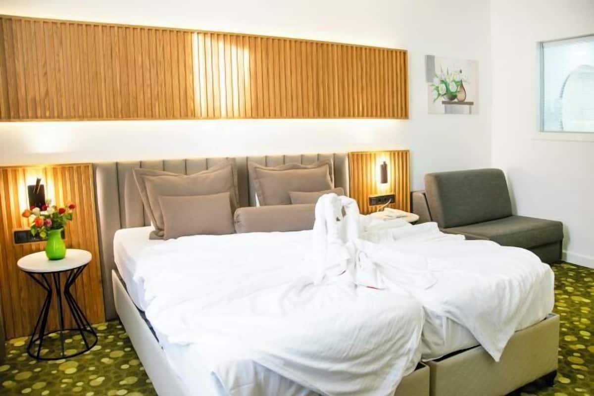 Premium bedding, Select Comfort beds, minibar, in-room safe