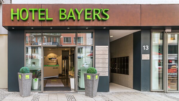 Property entrance - Hotel Bayer's (Munich)