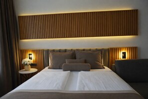 Habitación Deluxe doble | Ropa de cama de alta calidad, colchones Select Comfort, minibar