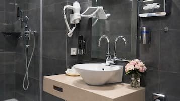 Ropa de cama de alta calidad, colchones Select Comfort y minibar