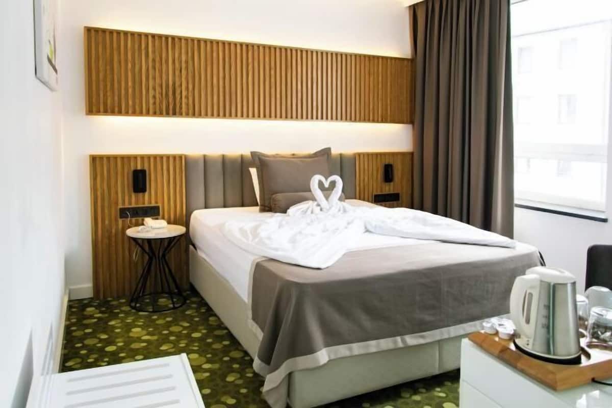 Premium bedding, Select Comfort beds, minibar, in-room safe