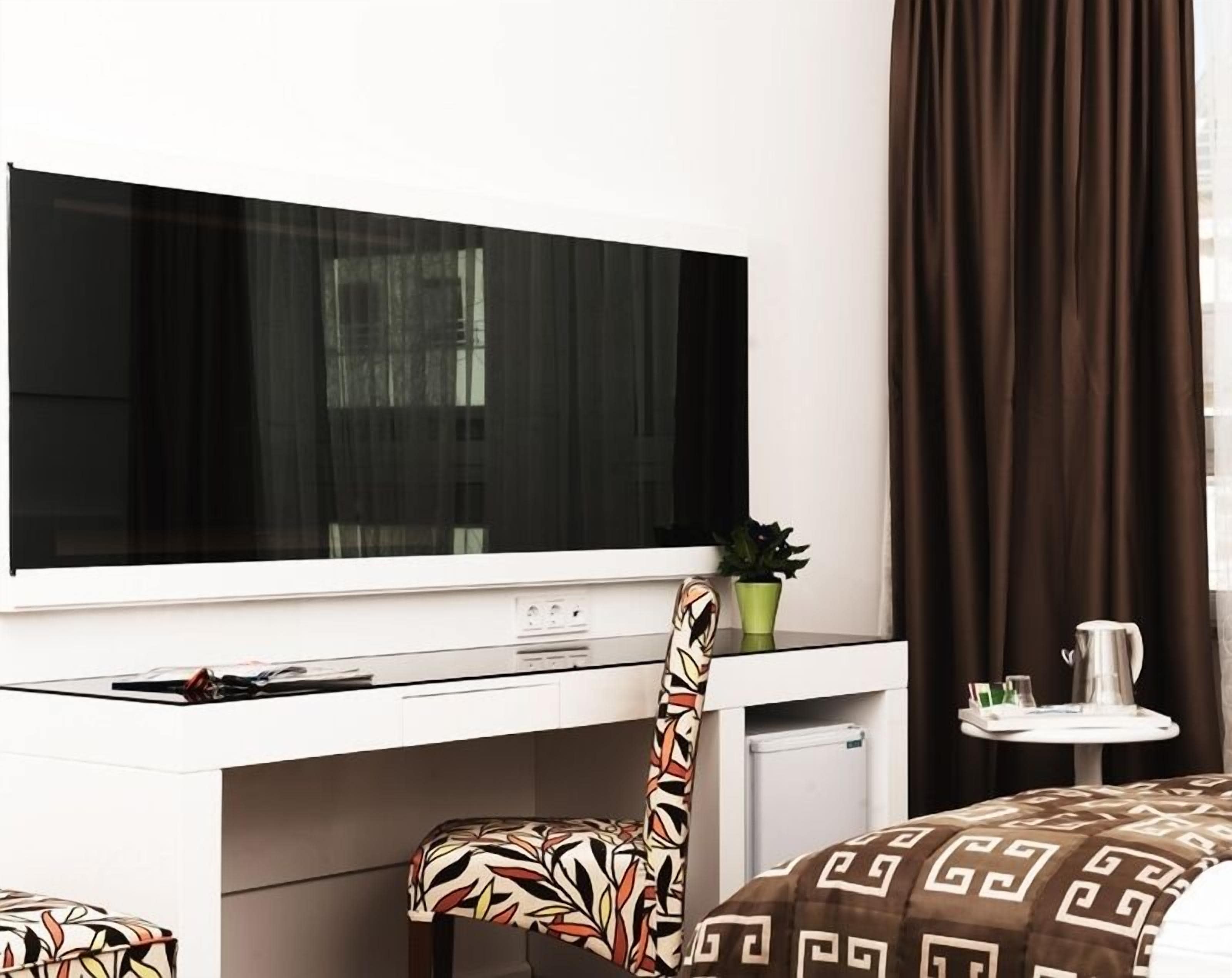 premium bedding, select comfort beds, minibar, in-room safe