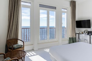 Junior Suite Vista Mare | Premium bedding, minibar, in-room safe, desk