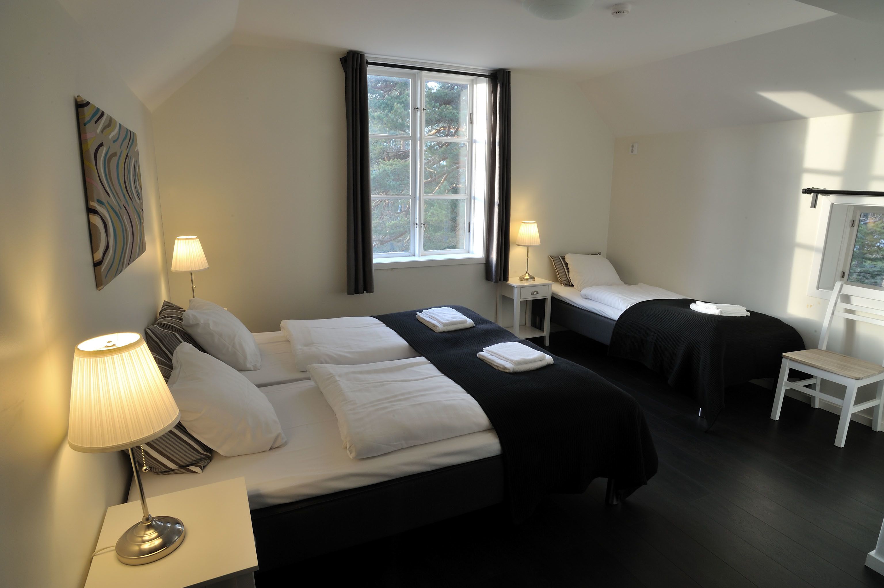 트리플룸 | 고급 침구, 방음 설비, 무료 WiFi, 침대 시트