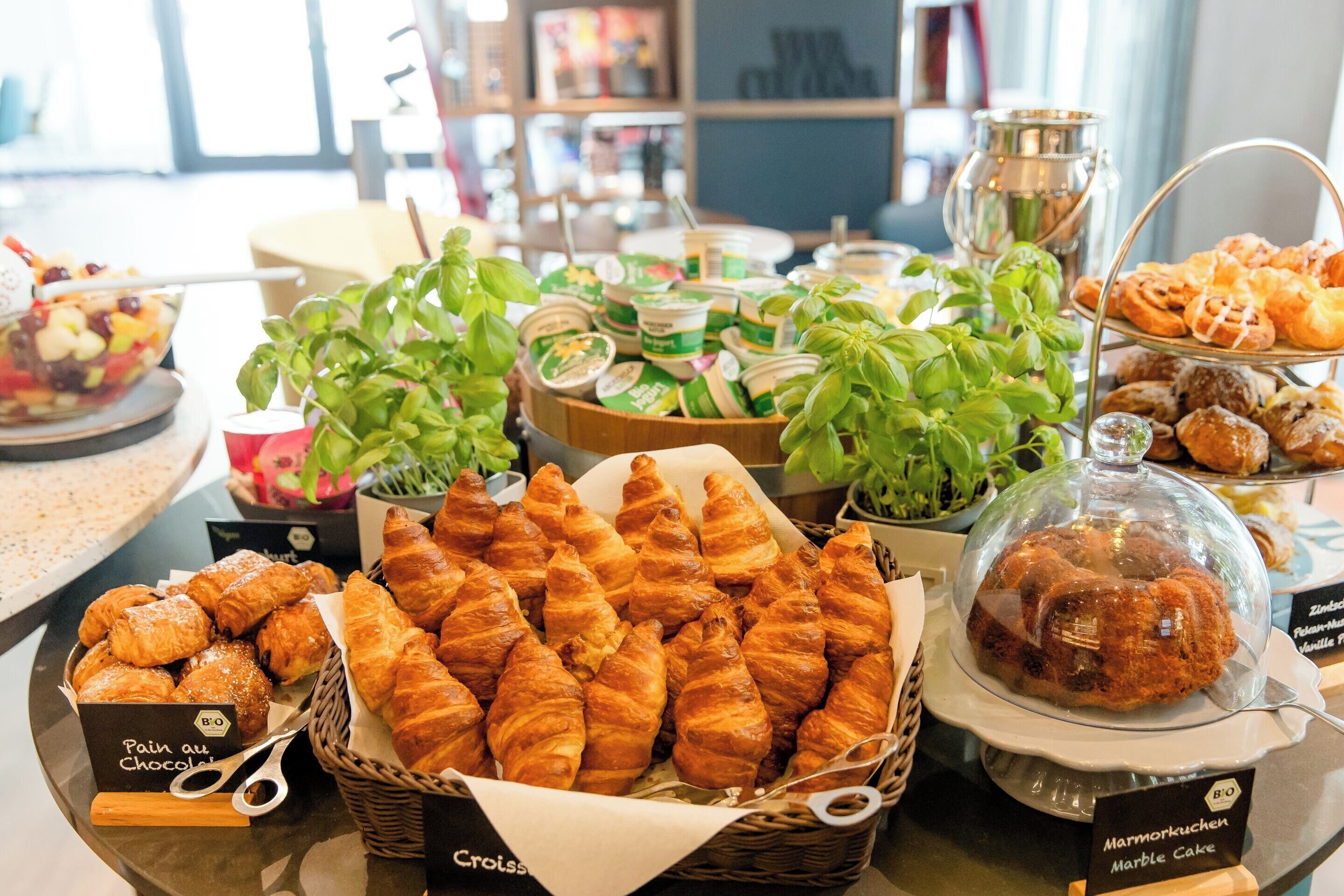 daily buffet breakfast for a fee