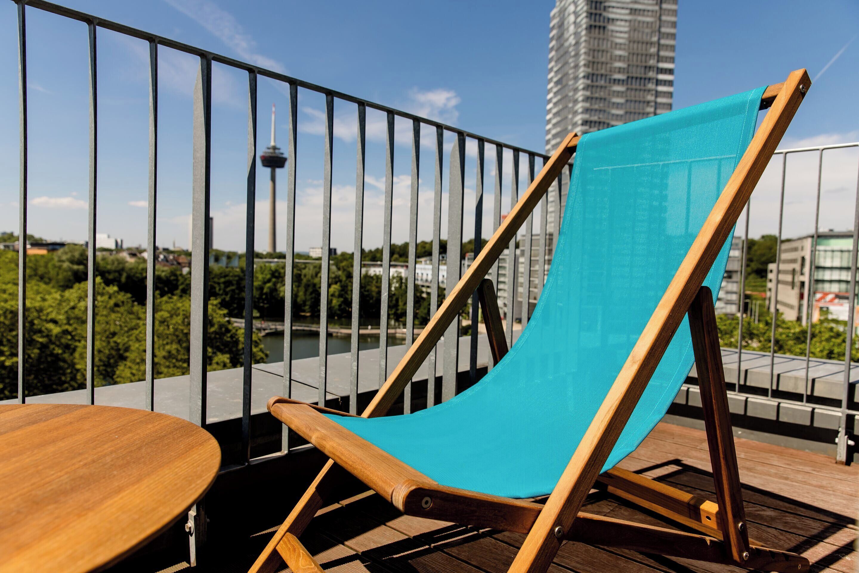 standard room, 1 king bed, balcony | desk, soundproofing, free wifi, bed sheets