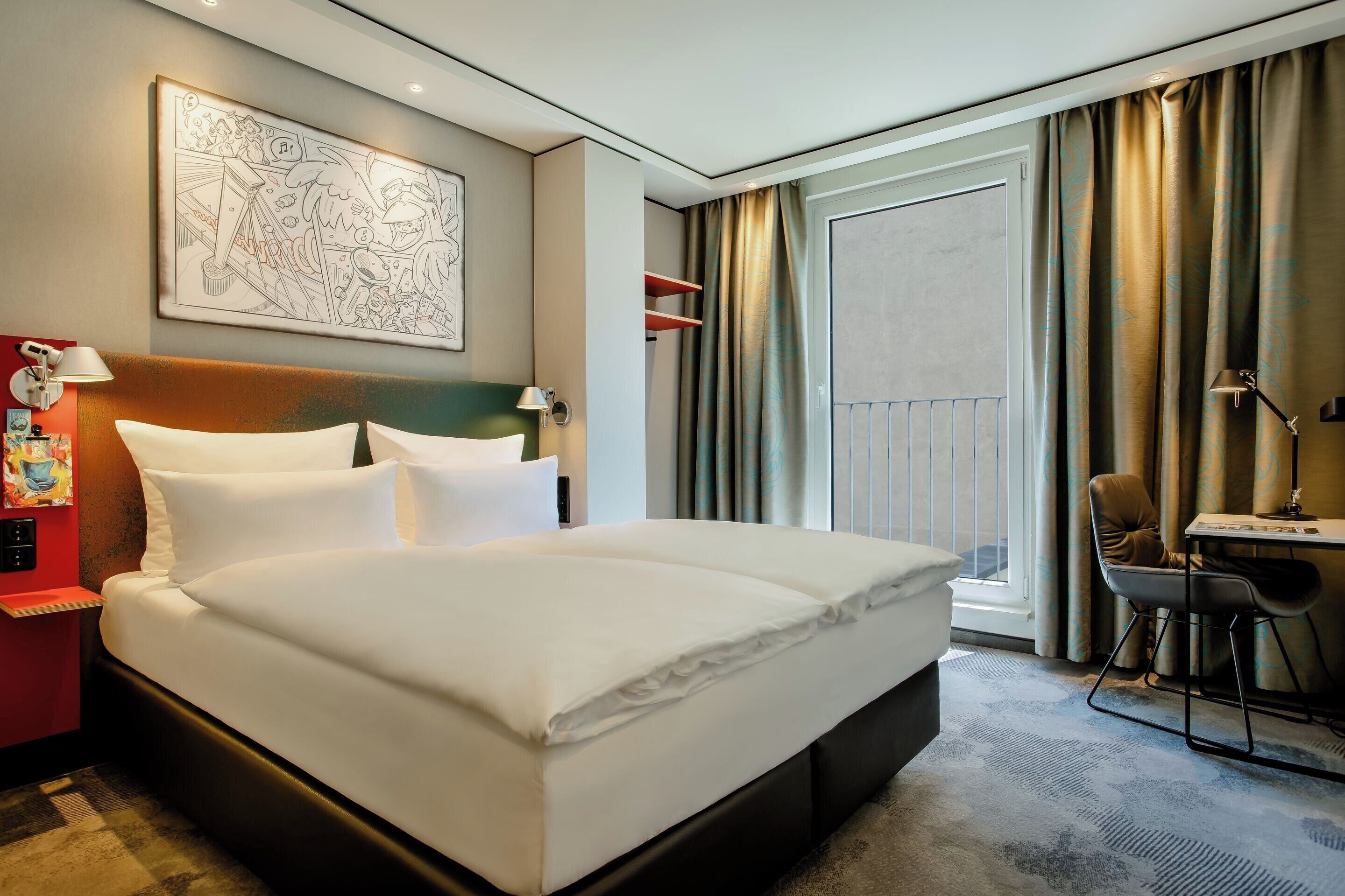 desk, soundproofing, free wifi, bed sheets