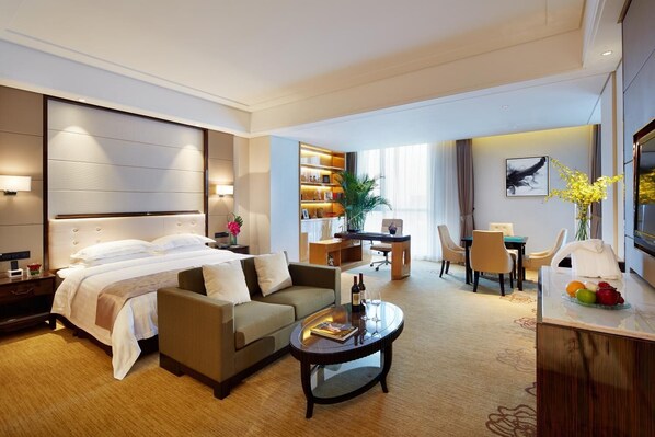 Minibar, Zimmersafe, kostenloses WLAN, Wecker