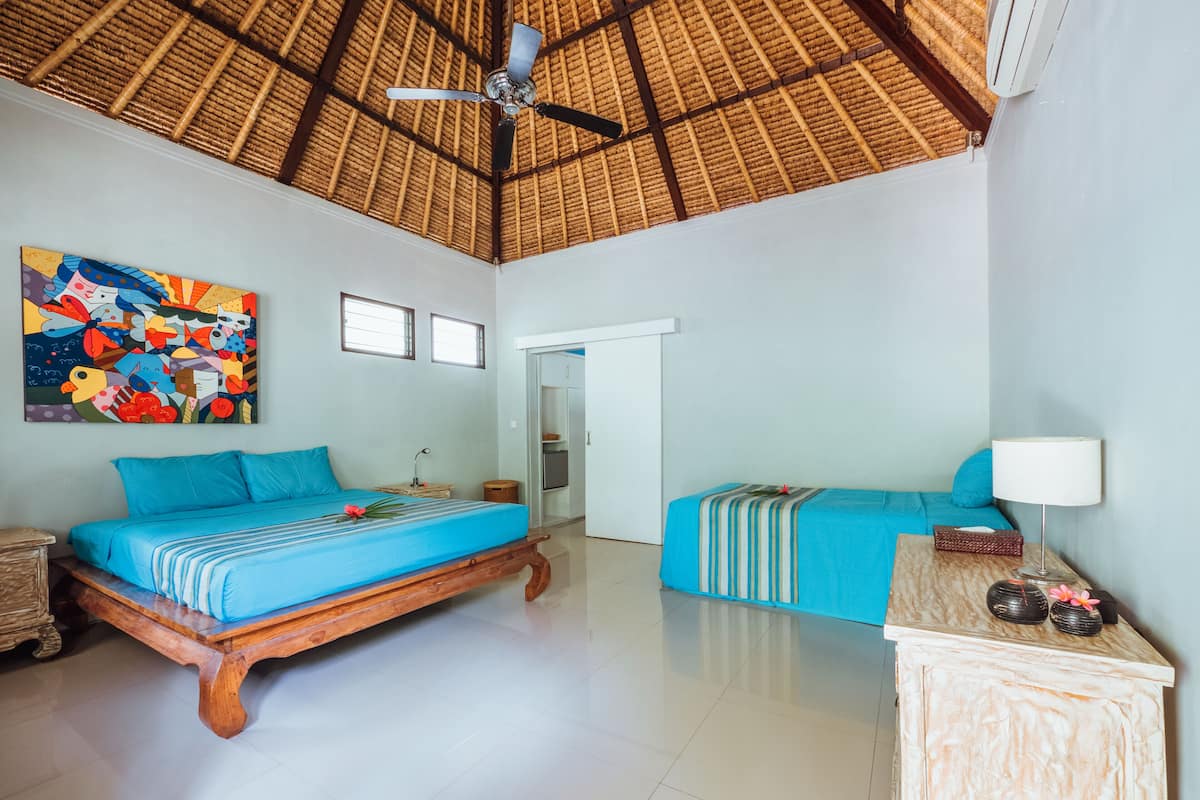 Bungalow, Garden View