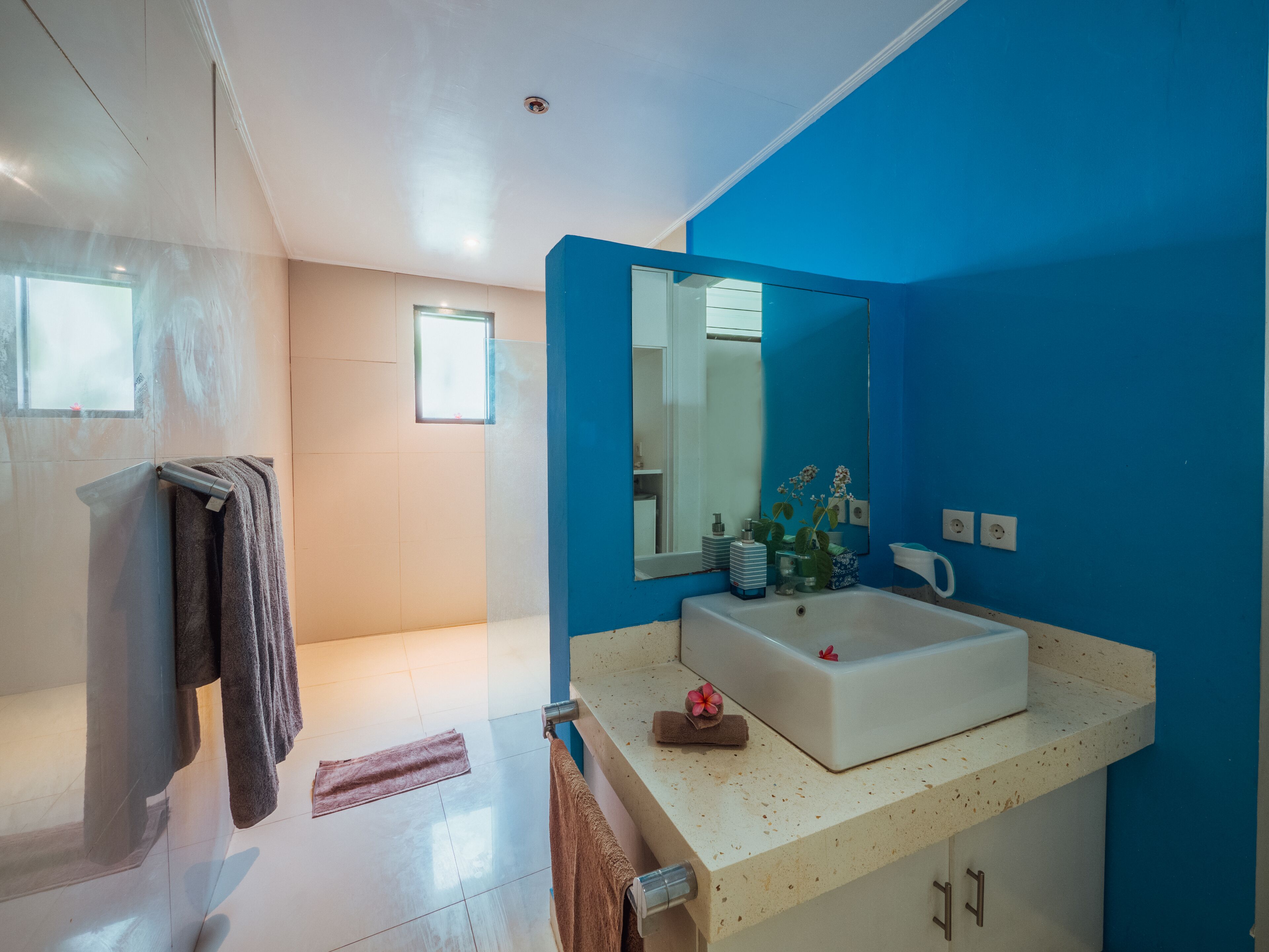 bungalow, garden view | bathroom | shower, free toiletries, hair dryer, towels