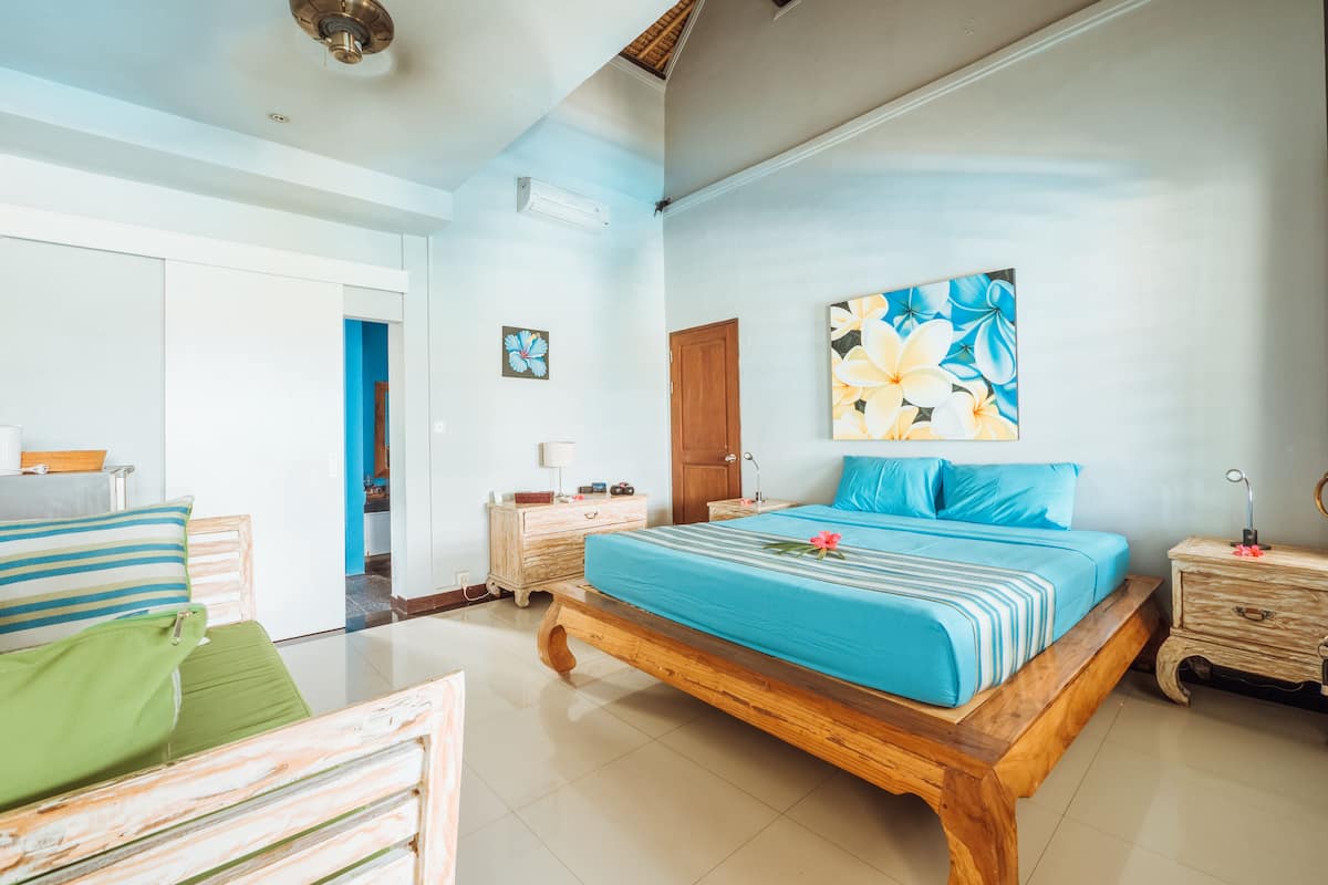 in-room safe, blackout curtains, free wifi, bed sheets