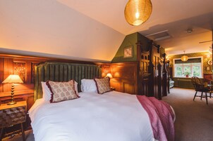 Family Room | In-room safe, iron/ironing board (on request), WiFi (free), bed sheets