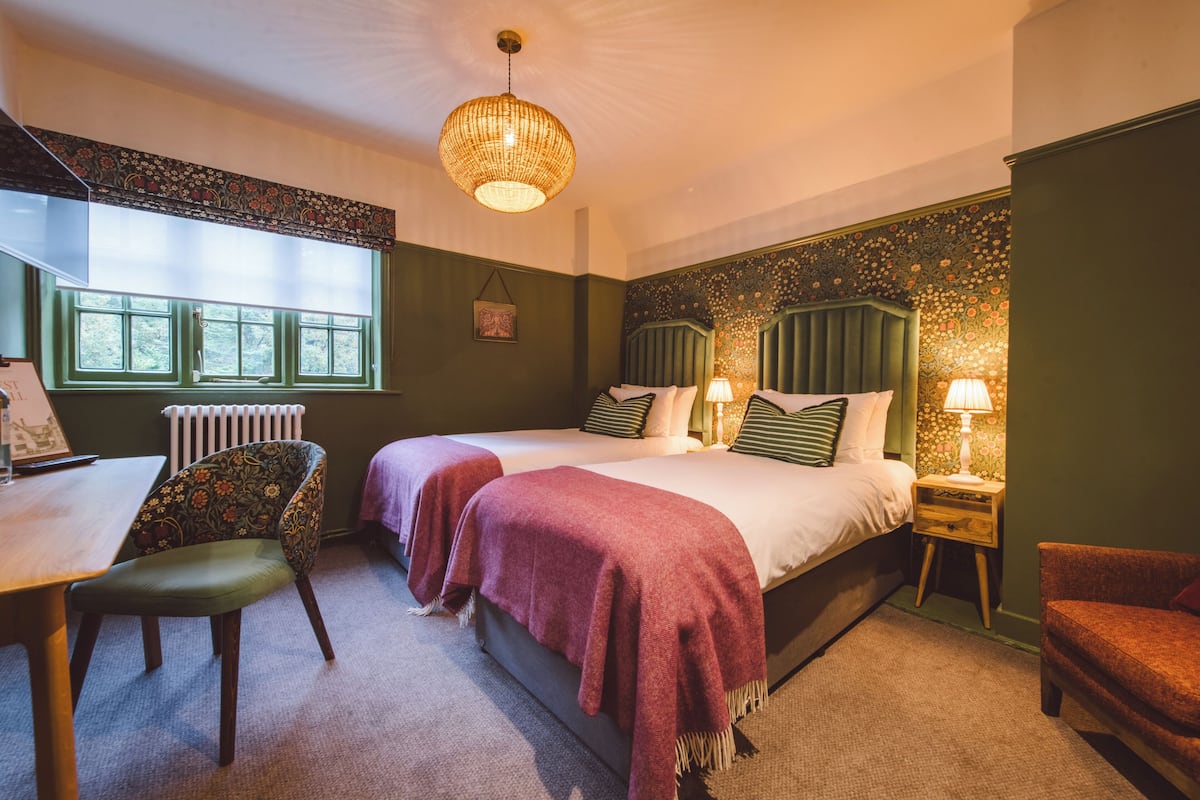 Comfy Twin Room | In-room safe, iron/ironing board, free WiFi, bed sheets