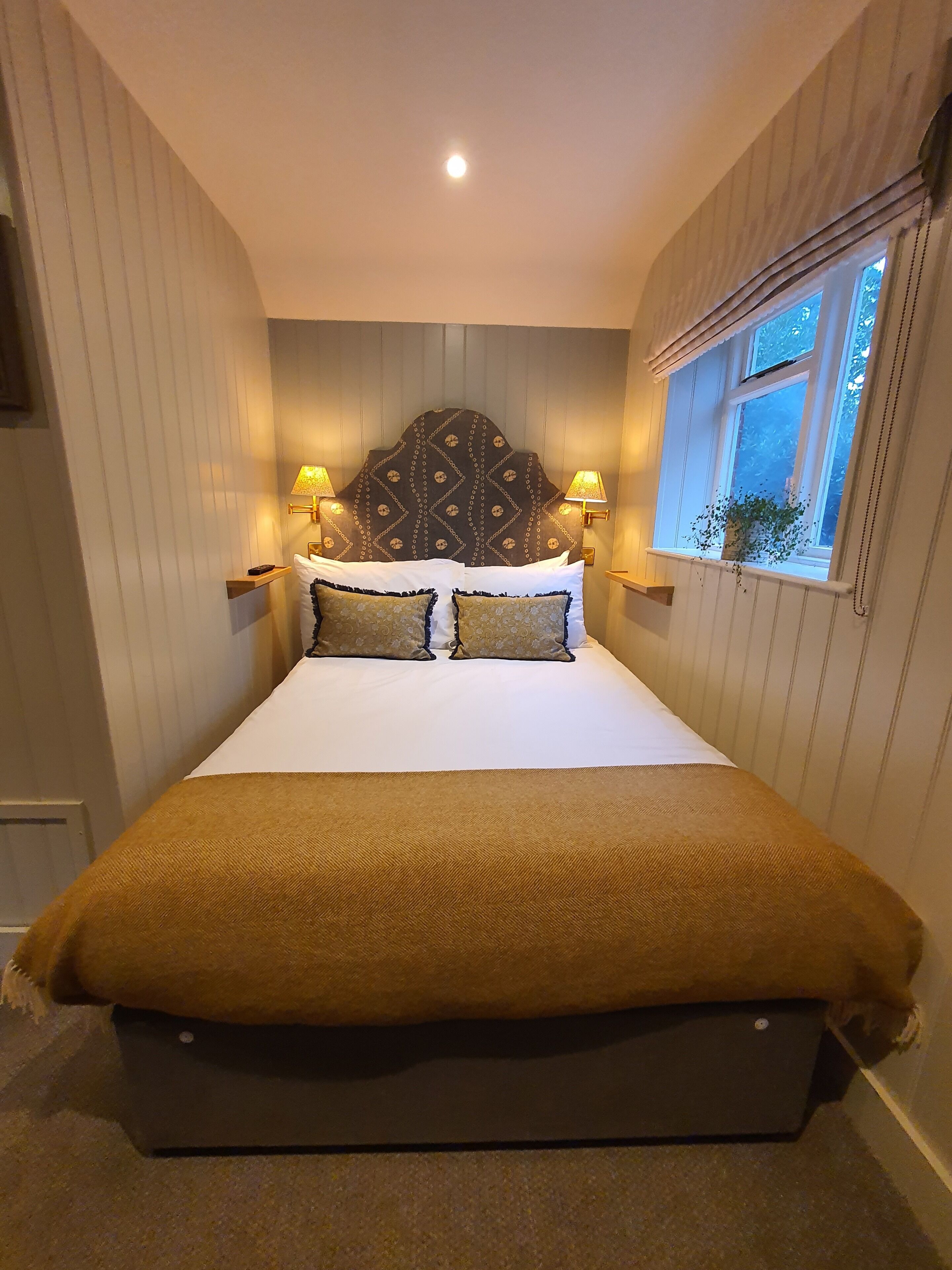 Cosy Double room | In-room safe, iron/ironing board, free WiFi, bed sheets