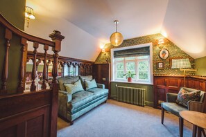 Family Room | In-room safe, iron/ironing board, free WiFi, bed sheets