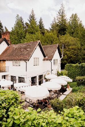 Terrace/patio - Bel & The Dragon Churt (Farnham)