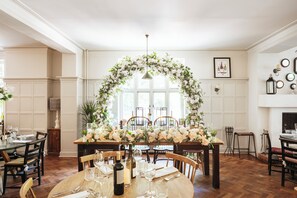 Indoor wedding - Bel & The Dragon Churt (Farnham)