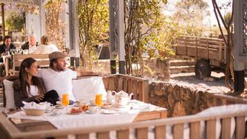 Breakfast, lunch, dinner served; local and international cuisine