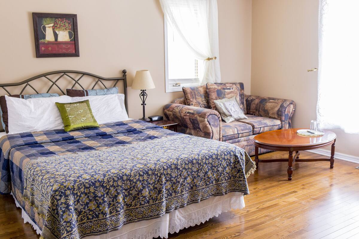 Superior-Zimmer, 1 Queen-Bett, Gemeinschaftsbad | Individuell dekoriert, individuell eingerichtet, Schreibtisch