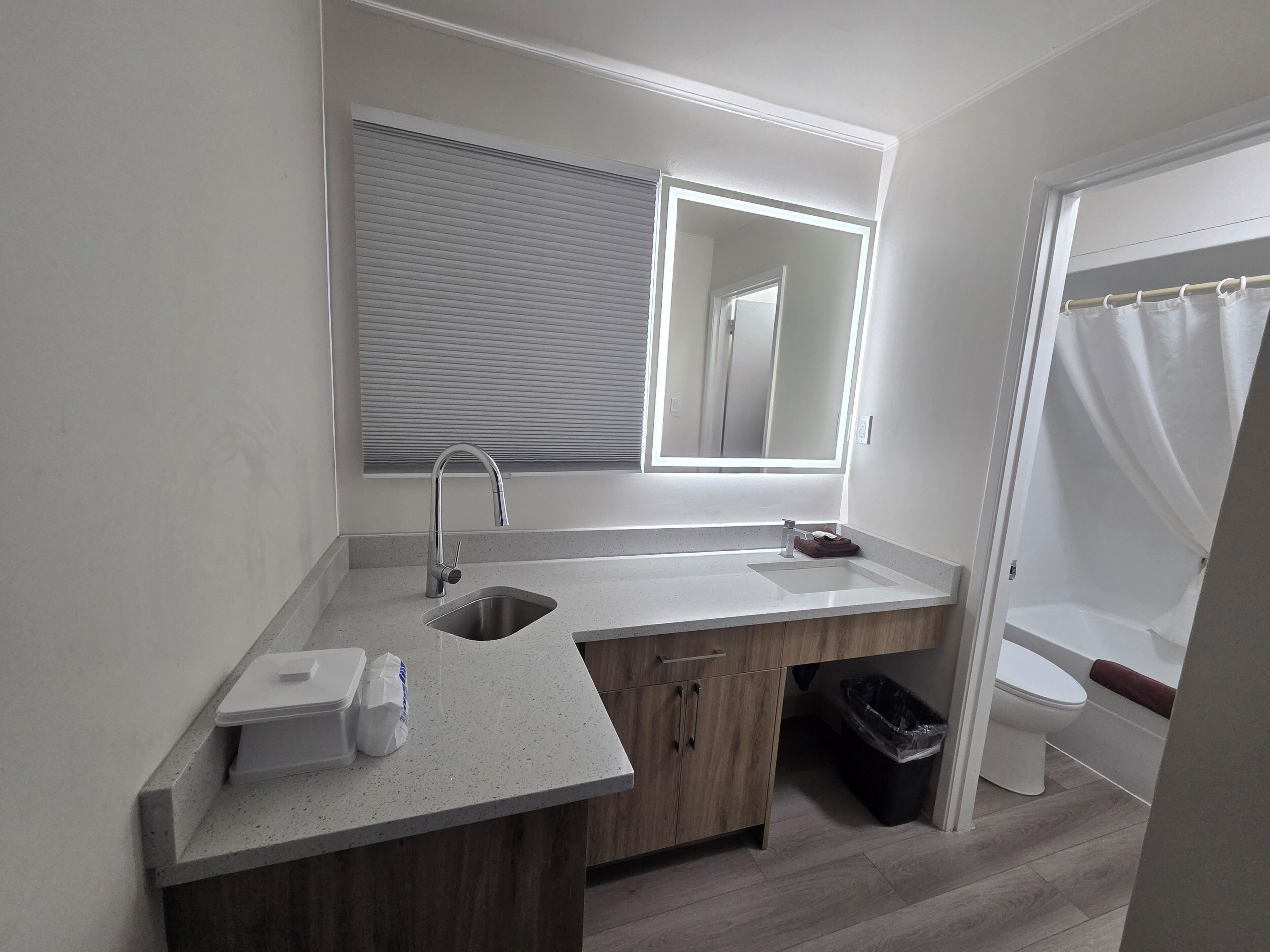 Desk, laptop workspace, free WiFi, bed sheets