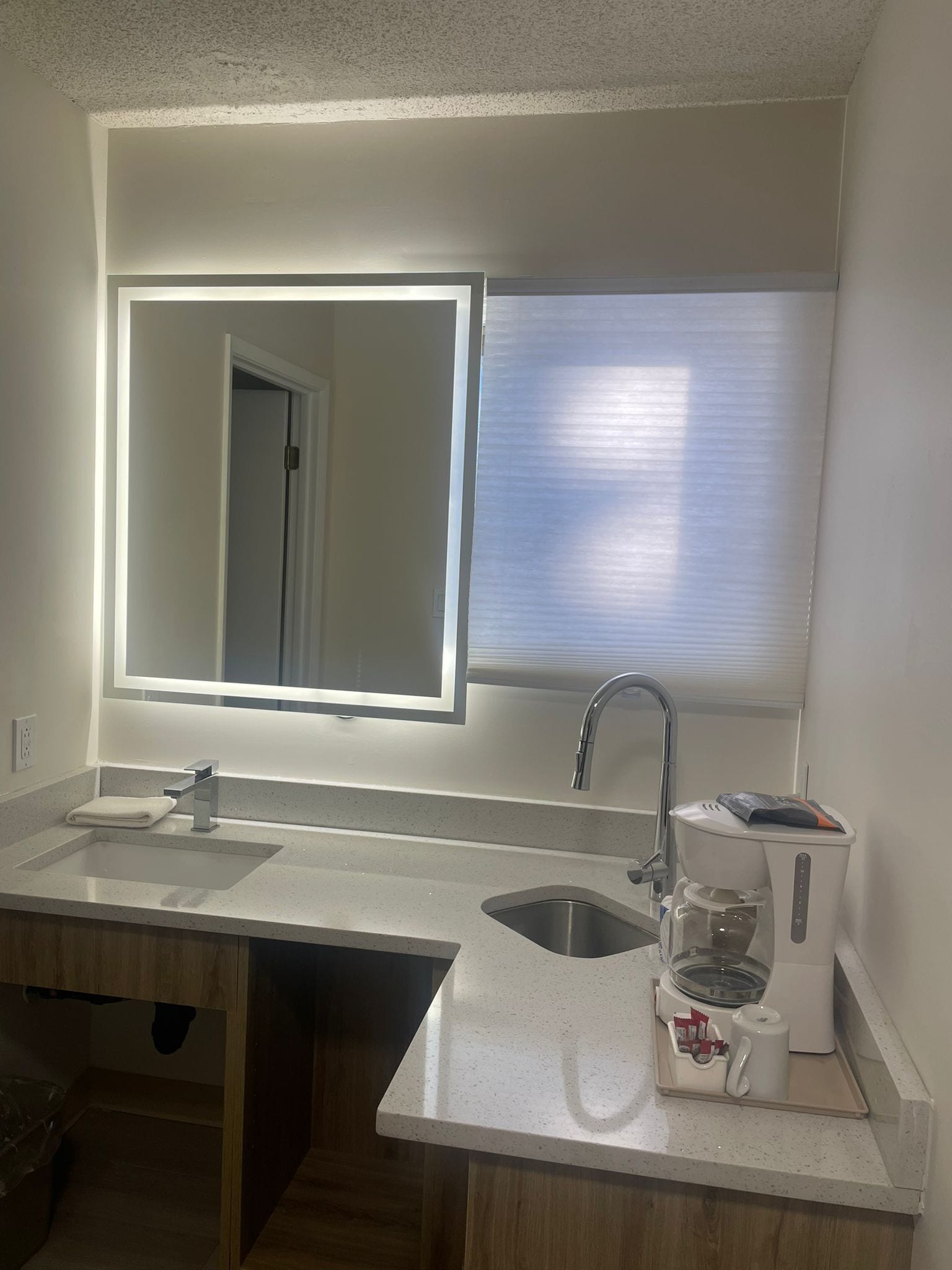 Ensemble douche/baignoire, serviettes fournies