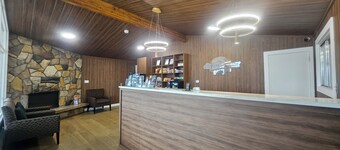 Howard Johnson by Wyndham Hinton