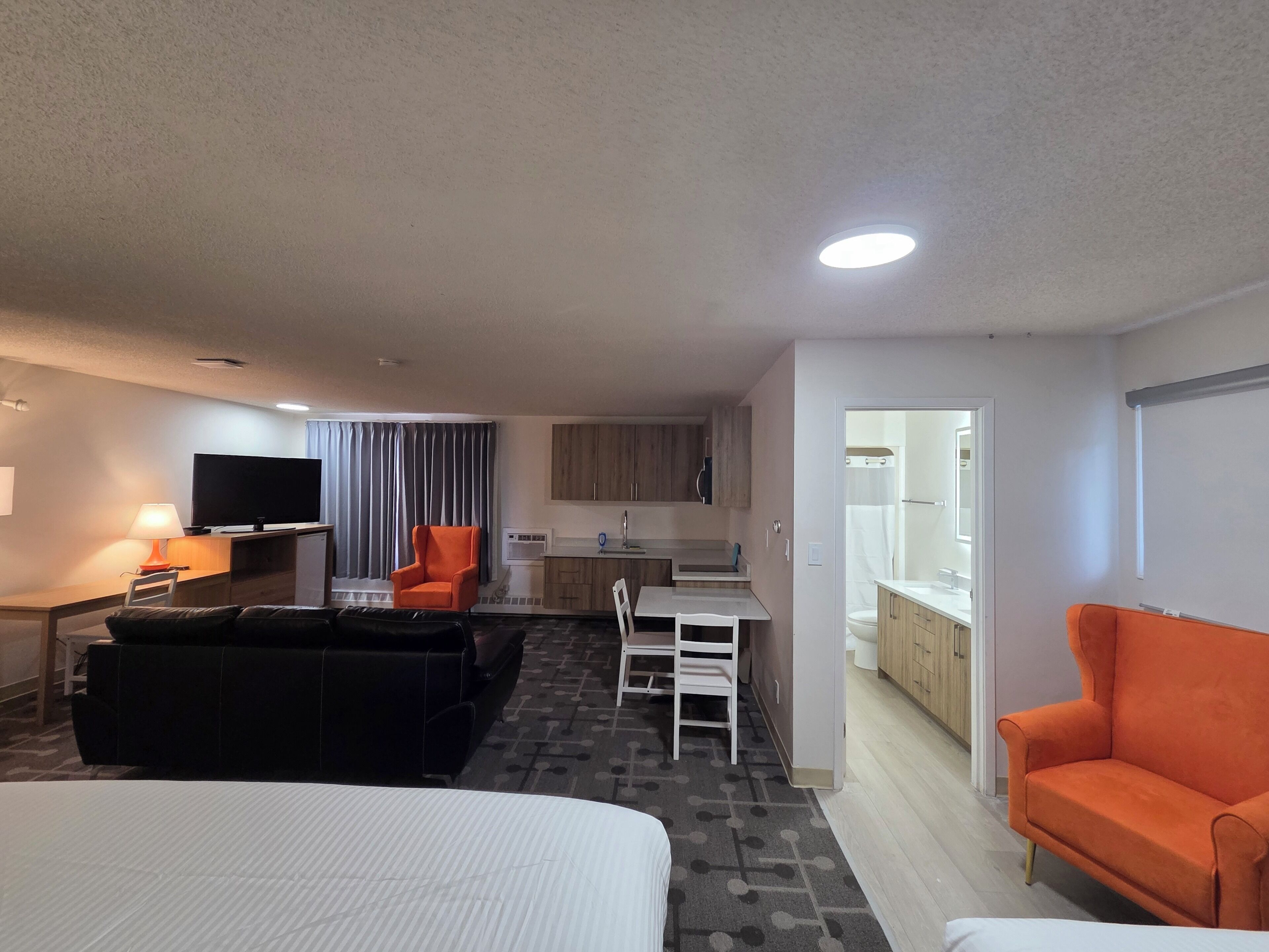 Family Room, Multiple Beds, Non Smoking | Desk, laptop workspace, free WiFi, bed sheets