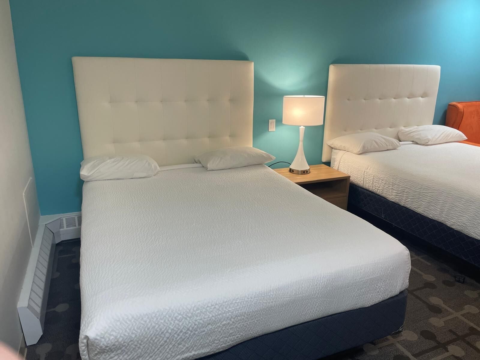 Schreibtisch, laptopgeeigneter Arbeitsplatz, kostenloses WLAN