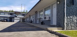 Exterior - Tara Vista Inn (Hinton)