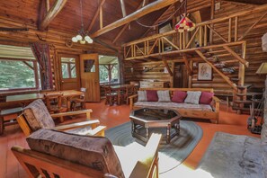 Chalet, 5 Bedrooms (Abenakis Wigwam) | Living area
