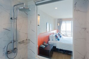 Deluxe Room, Non Smoking, Sea View | Bathroom - Seaside Jomtien Beach (Pattaya)