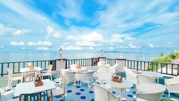 Lunch, dinner served; Thai cuisine, al fresco dining