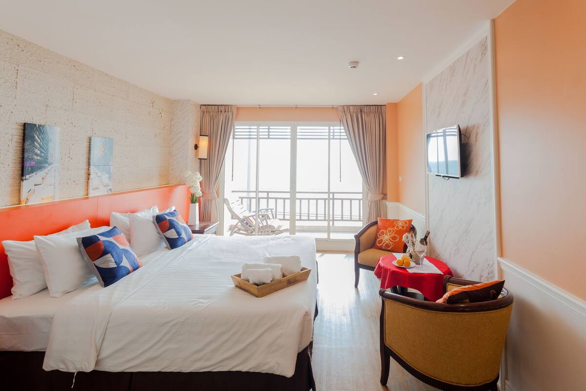 In-room safe, rollaway beds (surcharge), WiFi (free), bed sheets