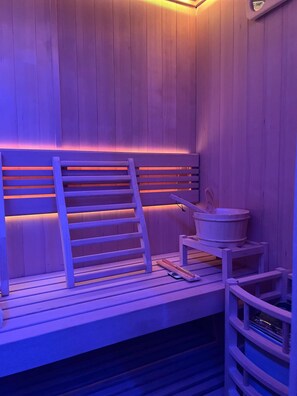 Wellness Spa Suite | Premium bedding, down comforters, pillowtop beds, free minibar - Hotel Masaniello Luxury (Casoria)