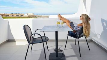 Familienzimmer, 2 Schlafzimmer, Badewanne, Poolblick (Cosy) | Balkon