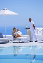 Alberca al aire libre, acceso de 09:30 a 19:30, y camastros 