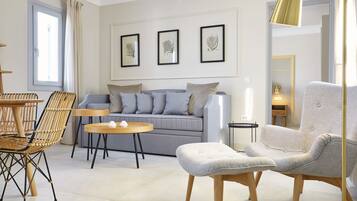 Deluxe-Villa, 2 Schlafzimmer, eigener Pool, Blick auf den Weinberg | Hochwertige Bettwaren, Minibar, Zimmersafe, individuell dekoriert