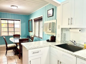 Cottage, 2 Queen Beds, Kitchenette | Private kitchen