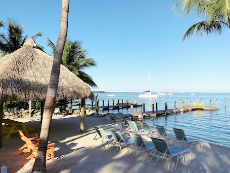 Private beach, kayaking, rowing, fishing. The Pelican Key Largo Cottages