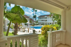 Deluxe Room | Terrace/patio