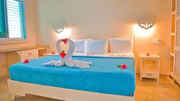 Egyptian cotton sheets, premium bedding, in-room safe