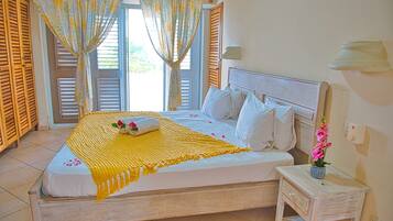 Egyptian cotton sheets, premium bedding, in-room safe