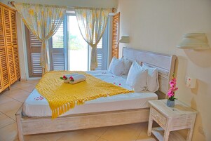 Egyptian cotton sheets, premium bedding, in-room safe