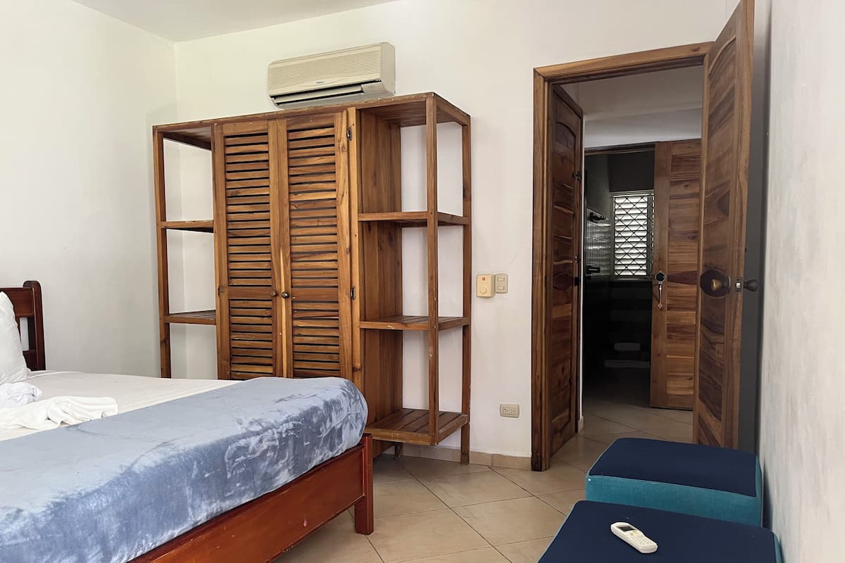 Deluxe Room | Egyptian cotton sheets, premium bedding, in-room safe