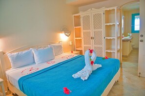 Trippelrum för familj - pentry - vid havet | Egyptiska bomullslakan och sängtillbehör av högsta kvalitet